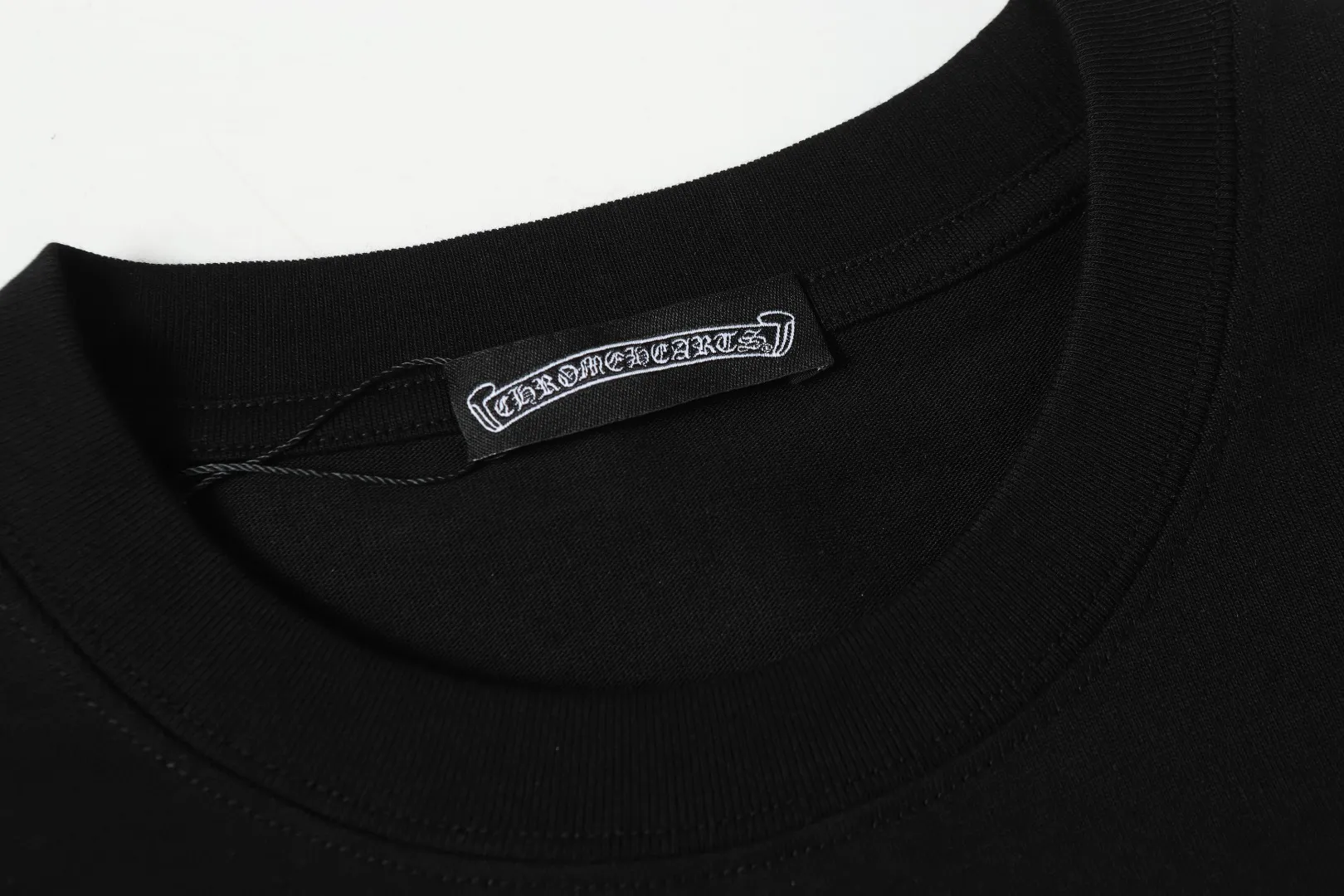 P160 Chrome Hearts* are made of 300g double yarn fabric, 1*1 Solona rib, imported digital white ink direct injection + foaming, a perfect blend of fashion and science, a feast of precision and color, high-definition color details, green and environmentally friendly concepts, loose fit, same style for men and women. Color: Black White Size: XS S M L
